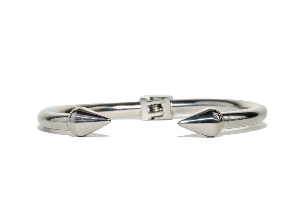 Hinged stainless steel bangle with embossed points of direction will get you to where you need to go - fast! 
