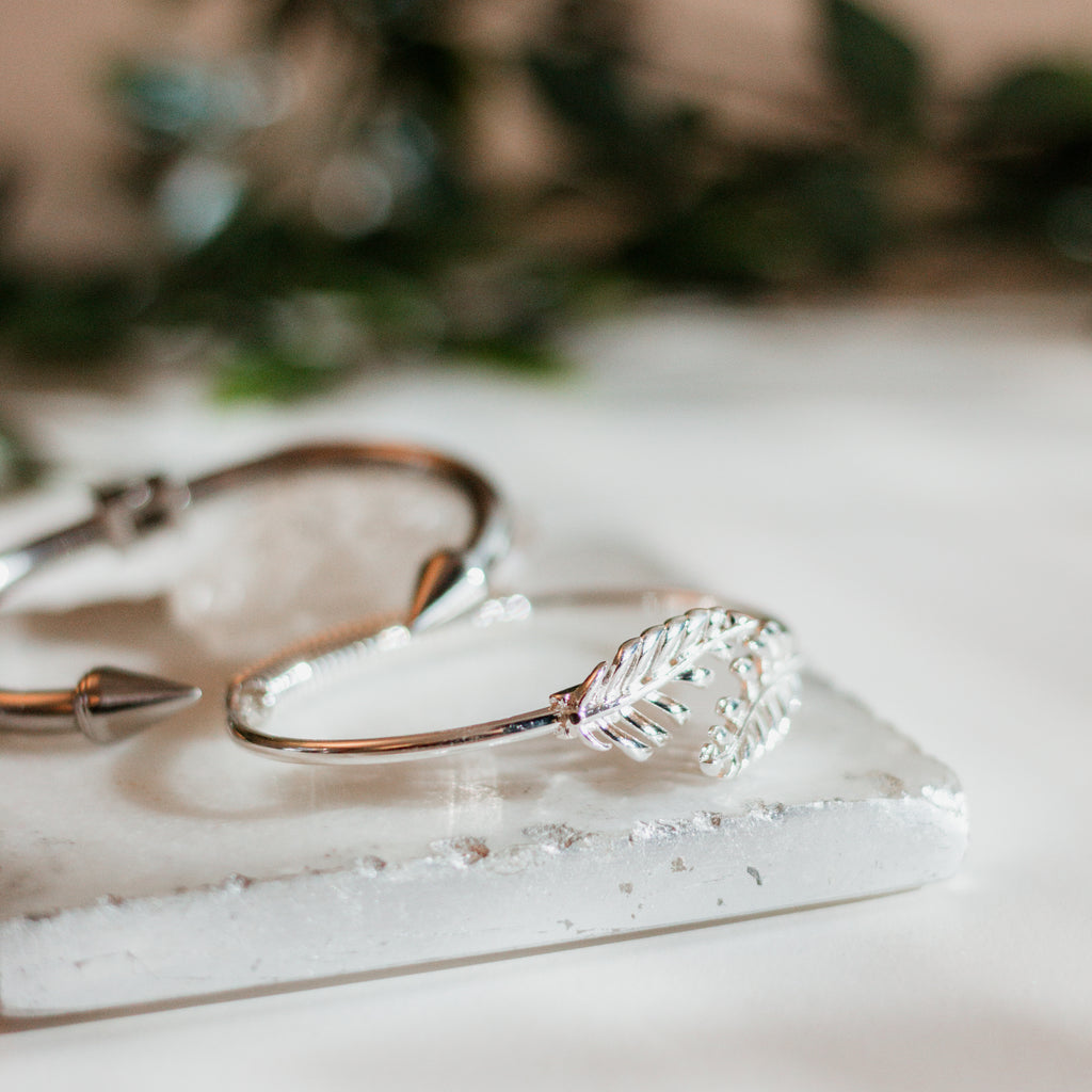 Stainless steel arrow and double pointed arrow bangle