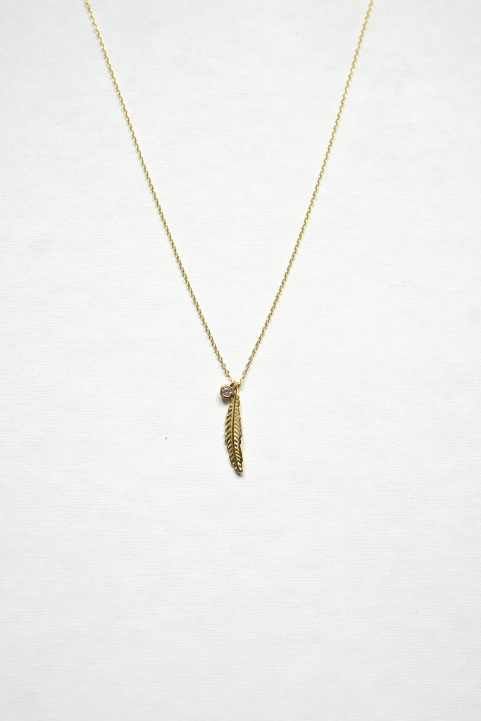 Exquisitely crafted from sterling silver and adorned with a delicate yet striking feather design and clear quartz necklace - gold 
